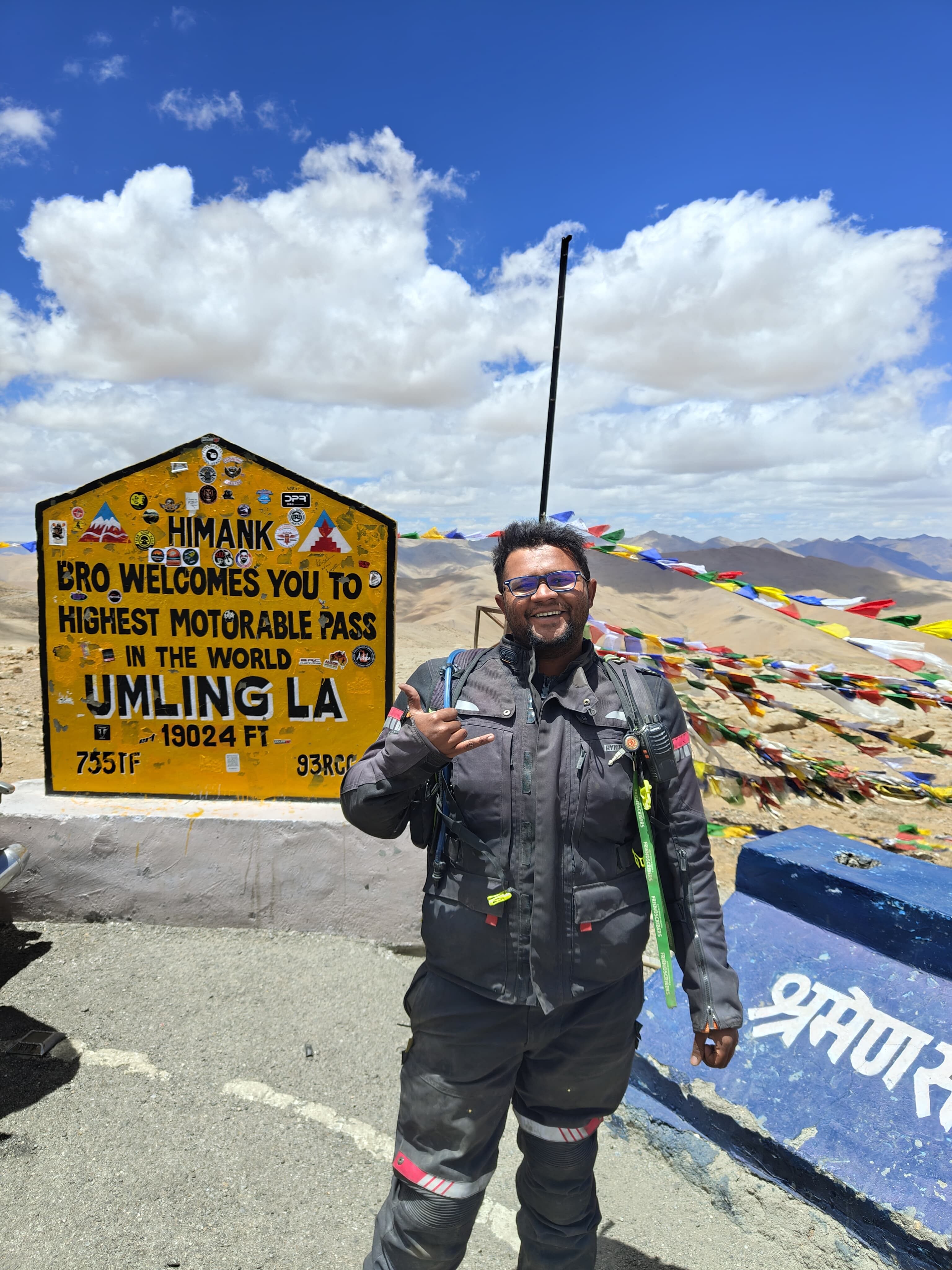 8 Days Thrilling Ladakh Group Tour with Umling La