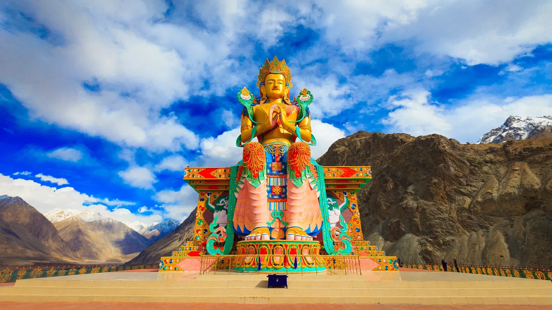 8-Day Leh Ladakh Tour Package with Turtuk and Tso Moriri