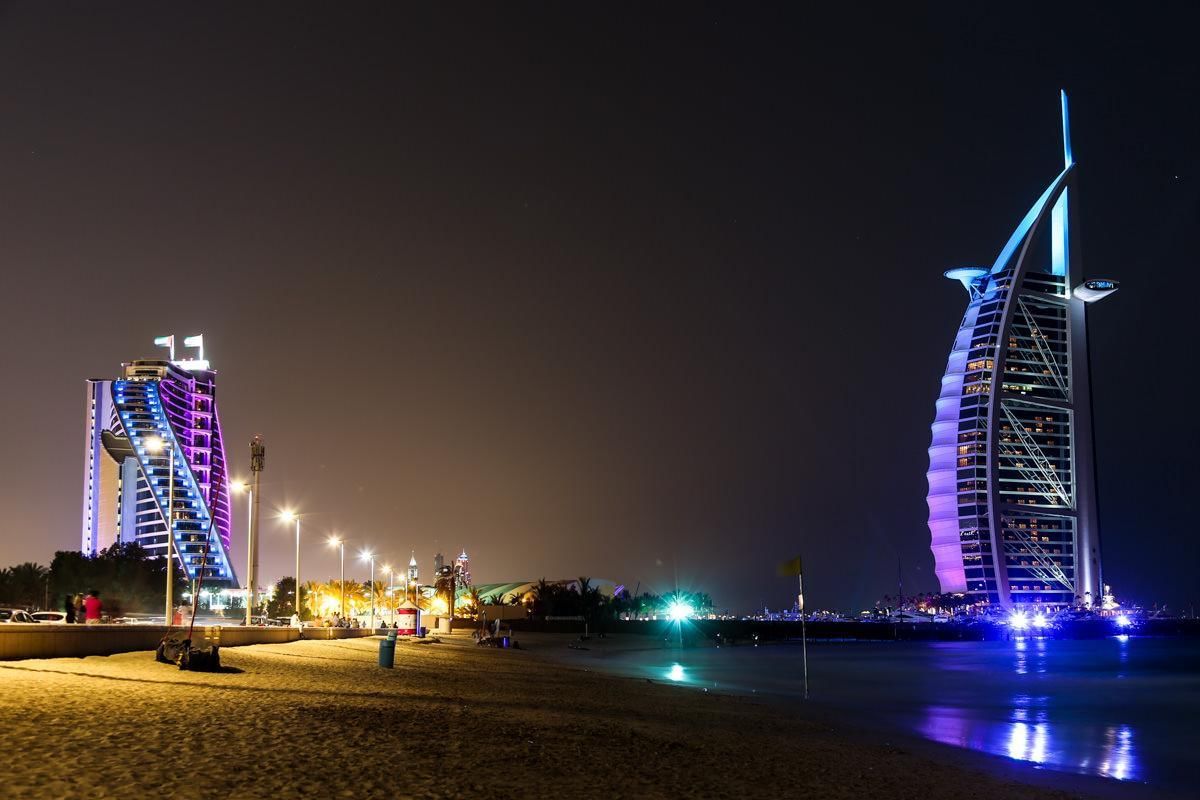 night-swimming-in-dubai-beaches