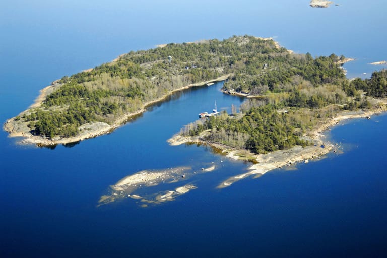 phone-free-european-island