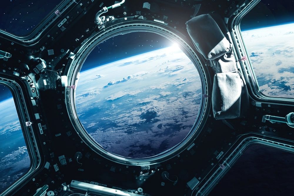 6-tourists-travel-to-space-for-the-first-time