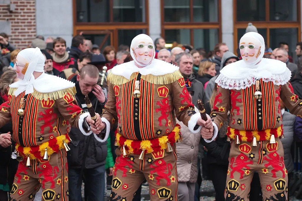 weird-traditions-around-the-world