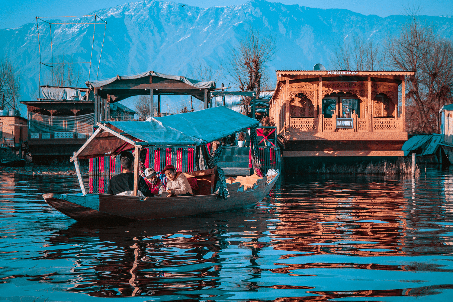 dal-lake-in-kashmir