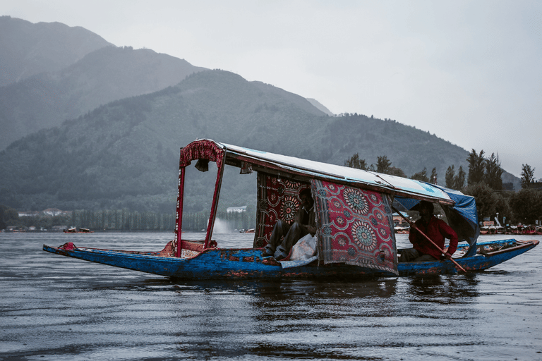shikara-ride-in-kashmir