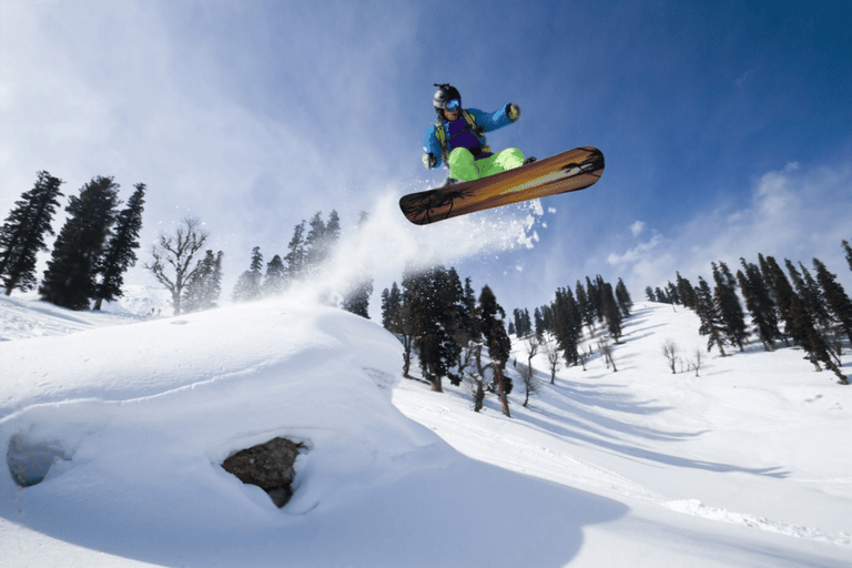 snowboarding-and-skiing-in-kashmir