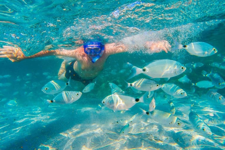 snorkeling-in-maldives