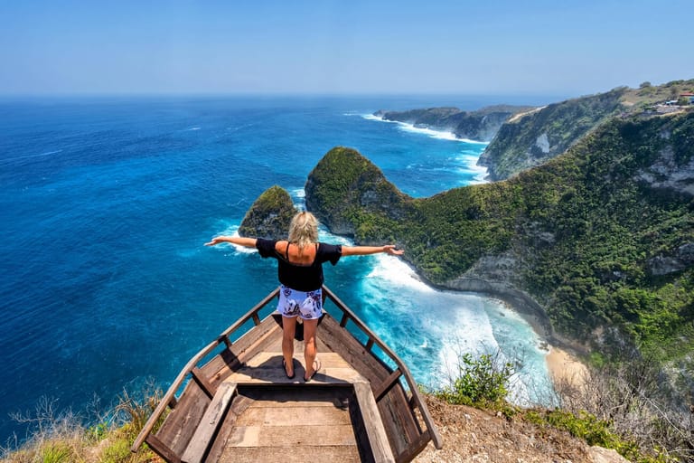 kelingking-beach-in-bali-f