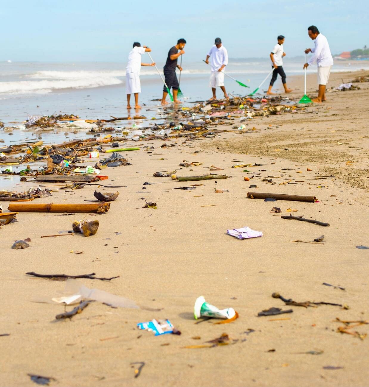 cleaning-beach