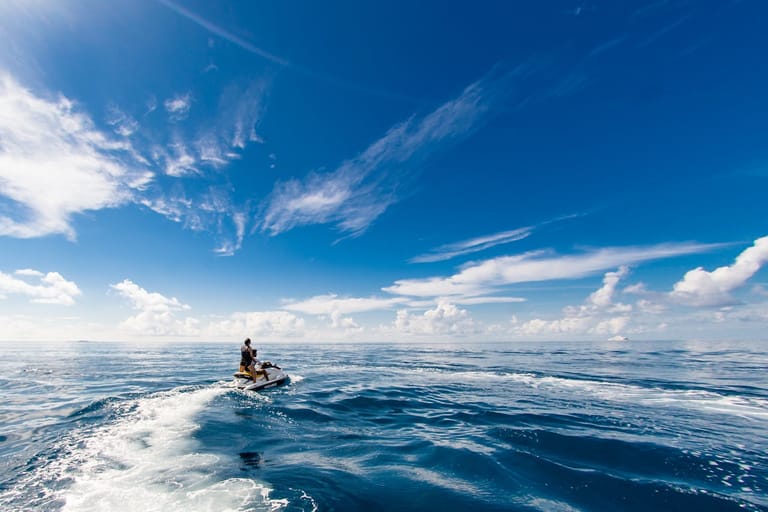 jet-skiing-in-maldives