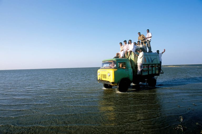 04ab30b0-9bf2-40e8-85ac-3e51f6cb2376