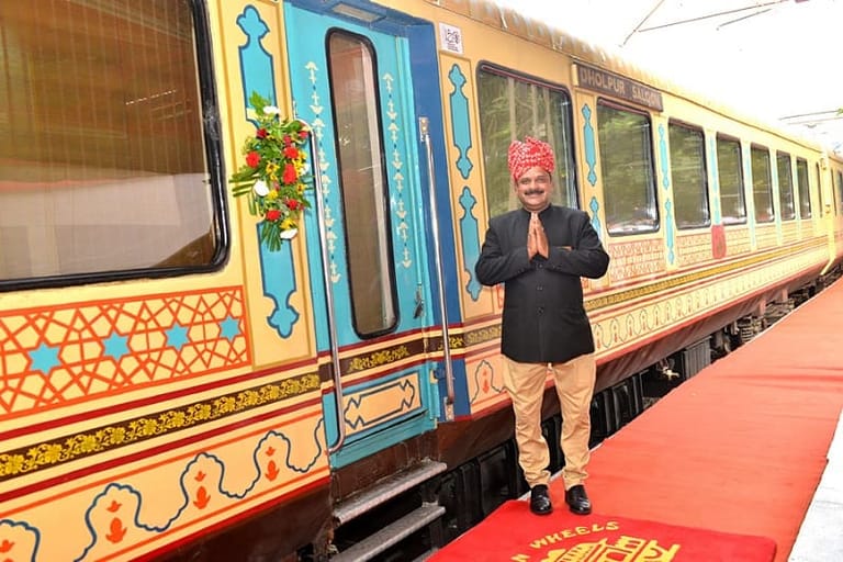 palace-on-wheels-for-wedding-shoots