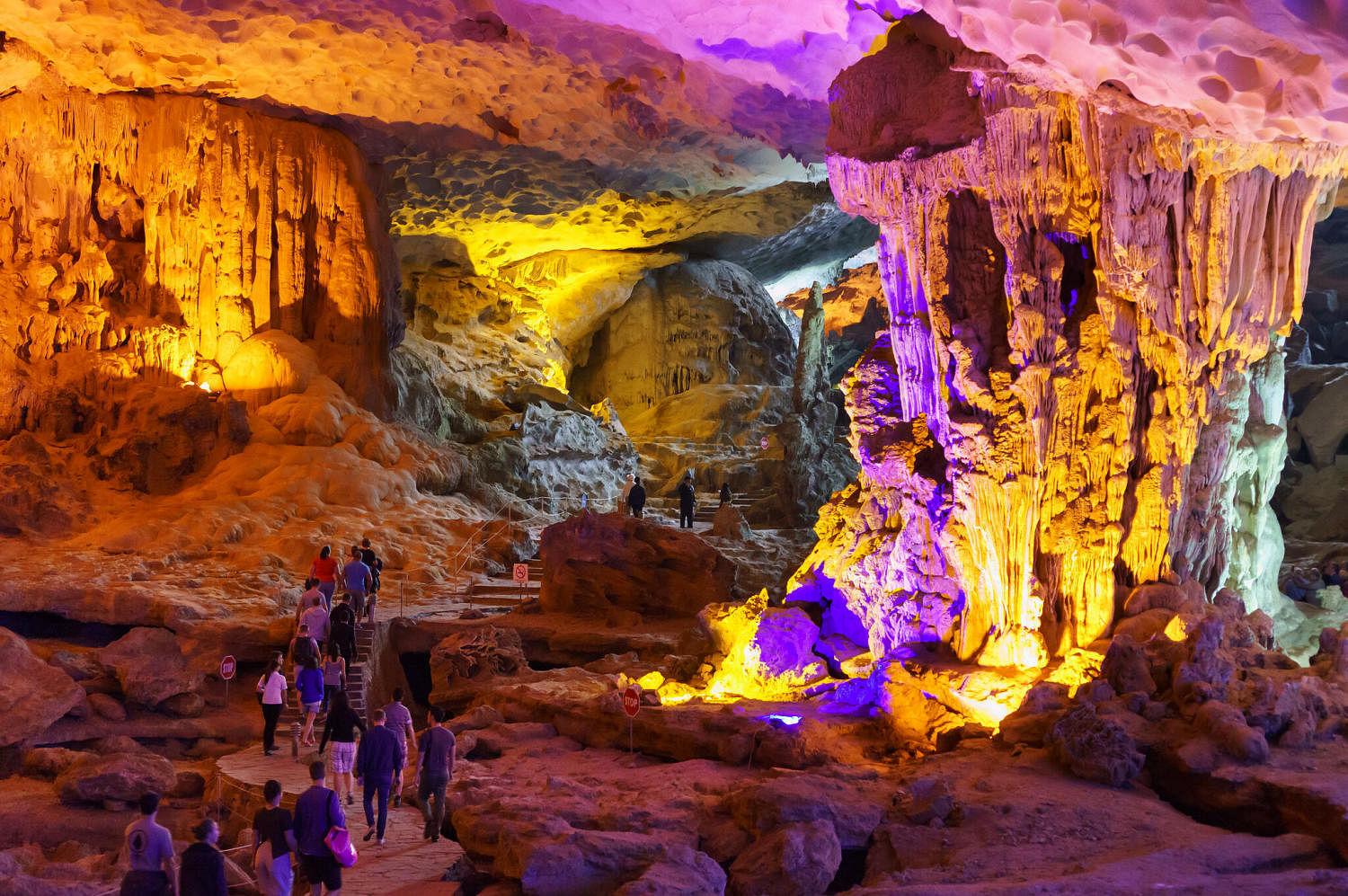 sung-sot-cave-in-vietnam