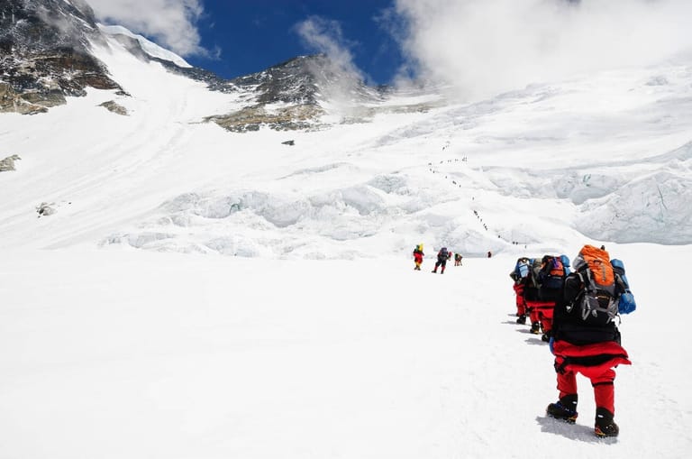 climbing-mount-everest