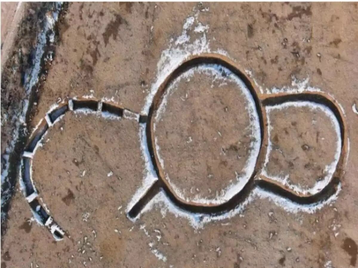 horseshoe-shaped-monument-found-in-france