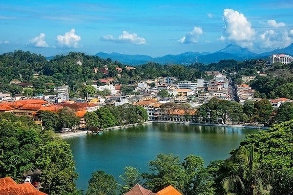 kandy-lake