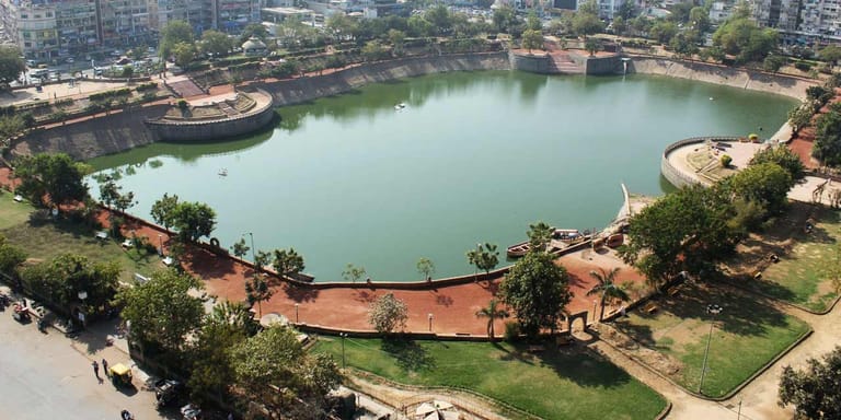 vastrapur-lake