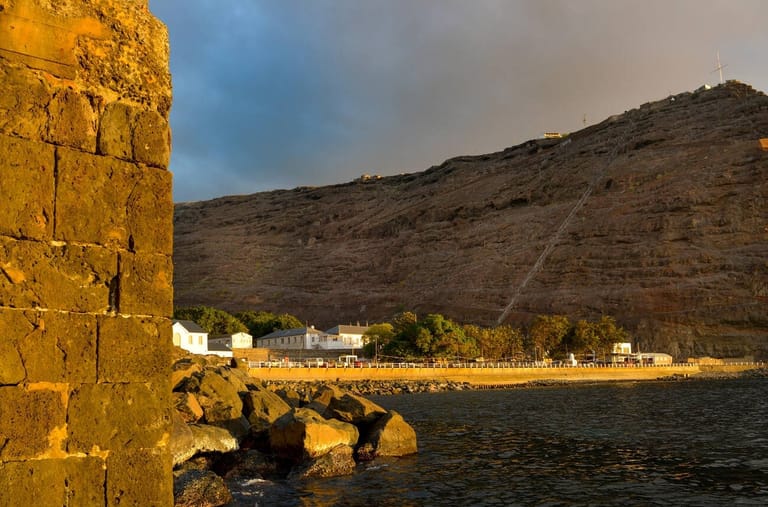 worlds-remote-island