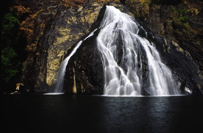 dudhsagar-waterfalls