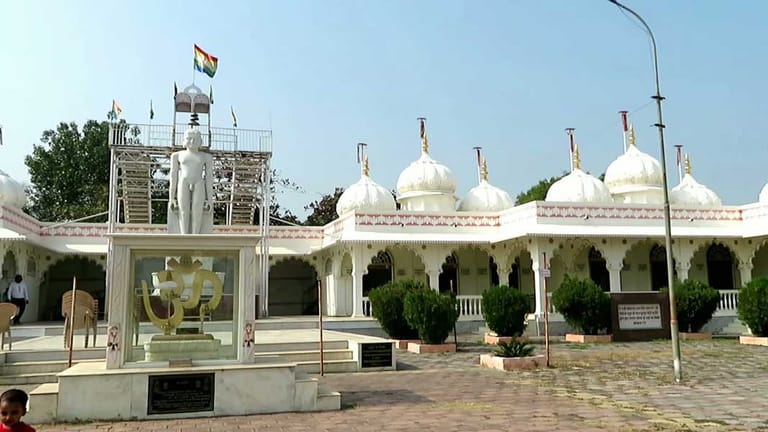 gommatagiri-digambar-jain-temple