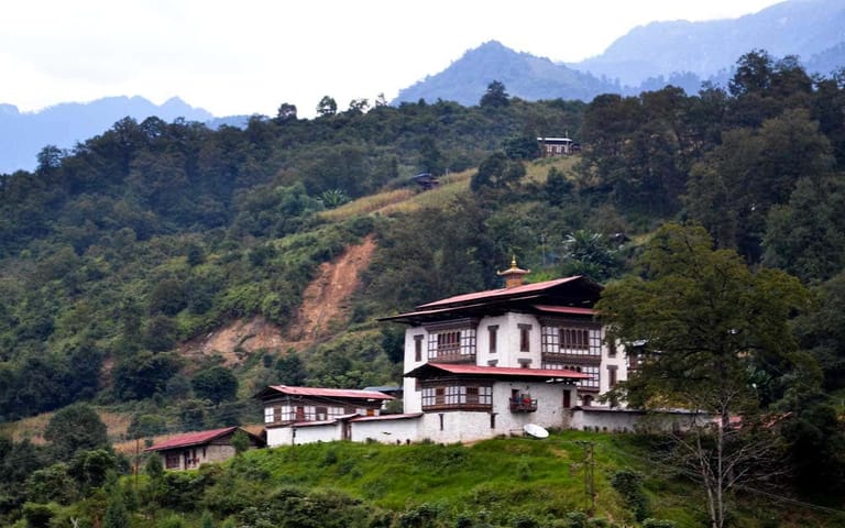 jangchubling-dzong-lhuentse