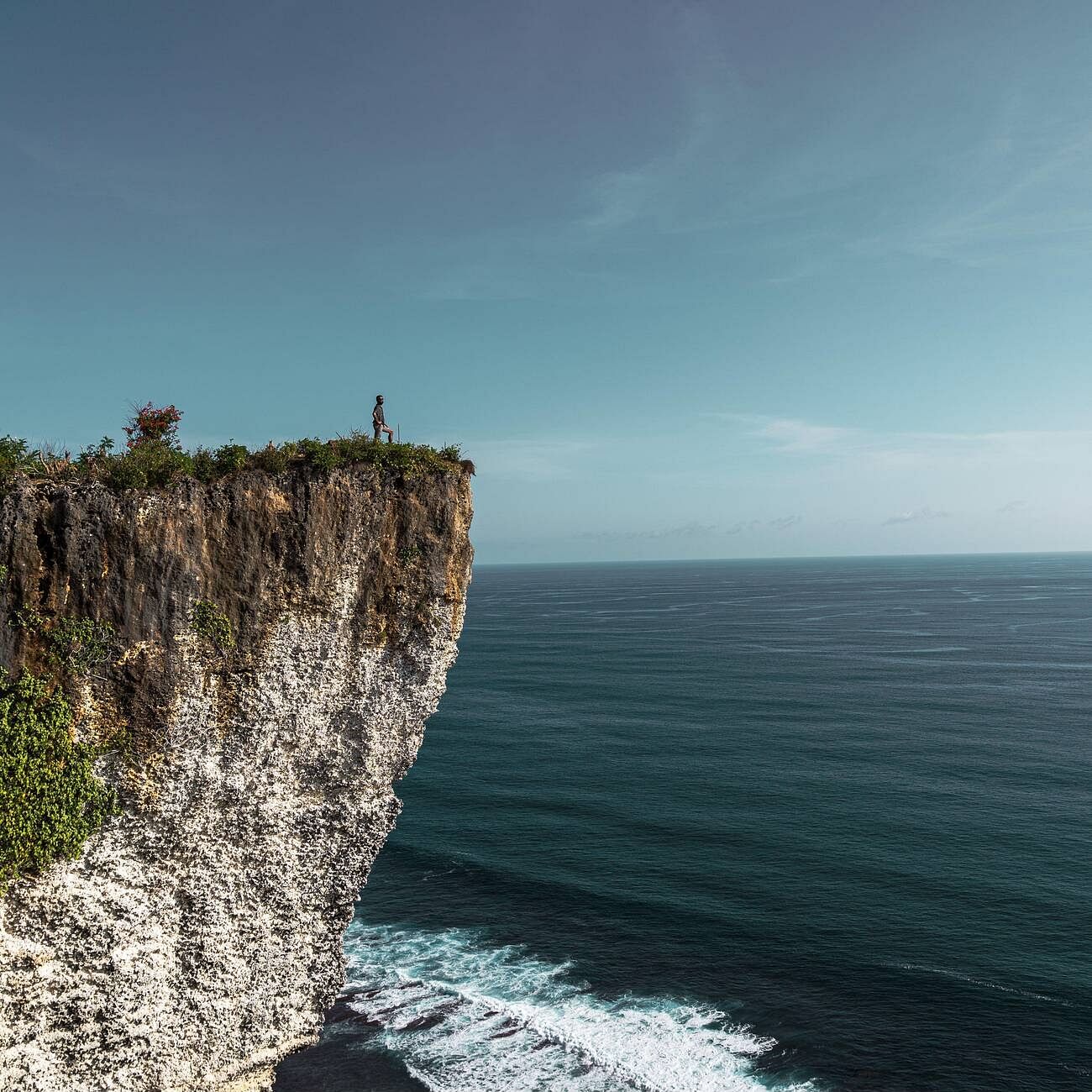 karang-boma-cliff