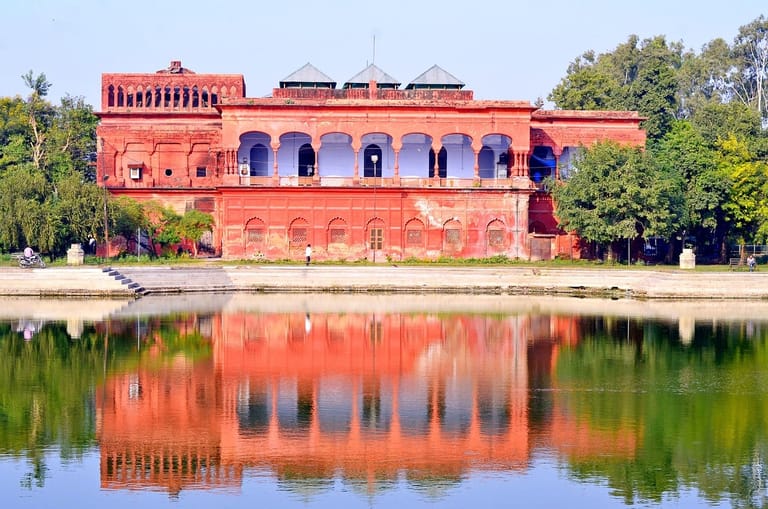 must-visit-places-in-lucknow