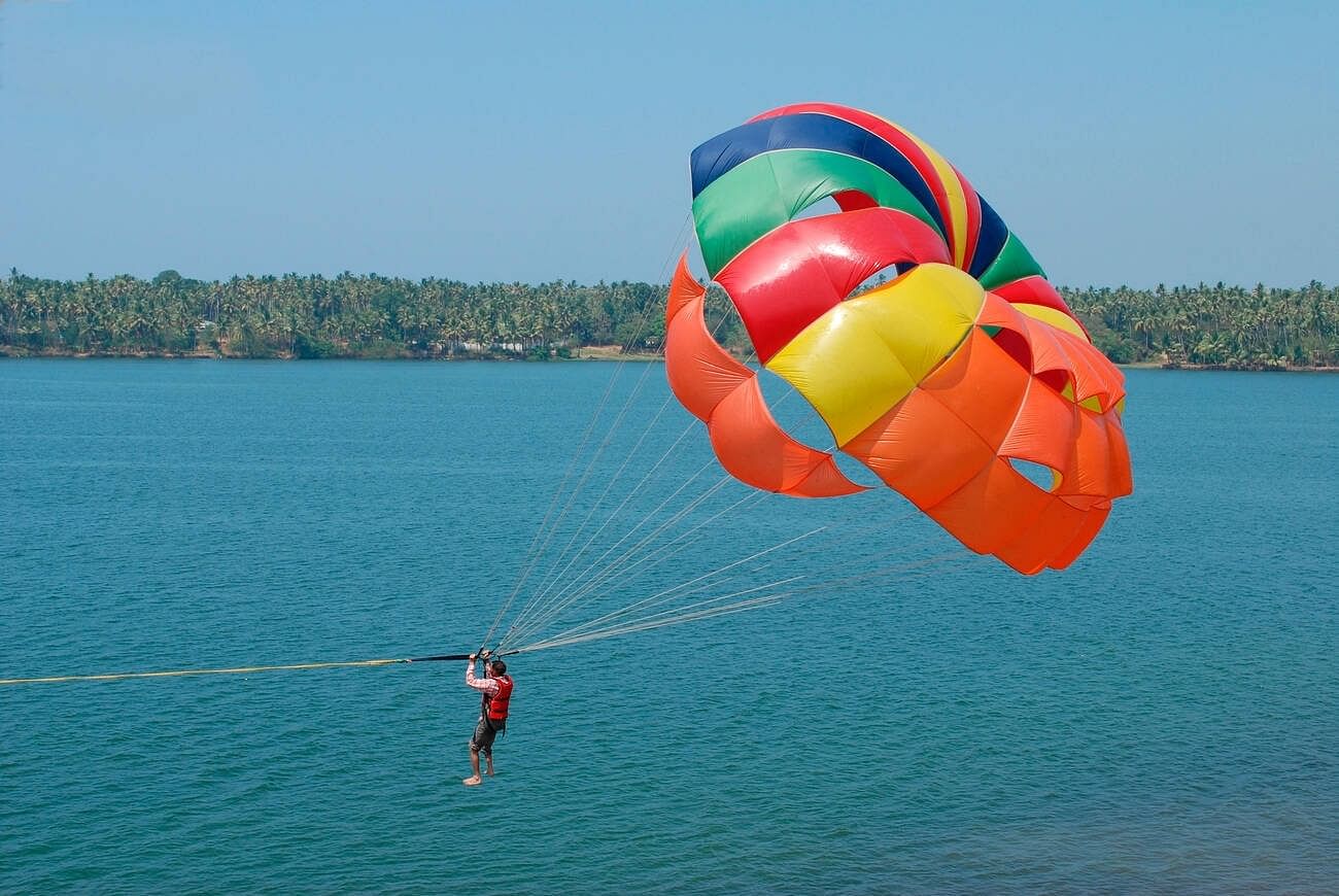 parasailing-kerala-min