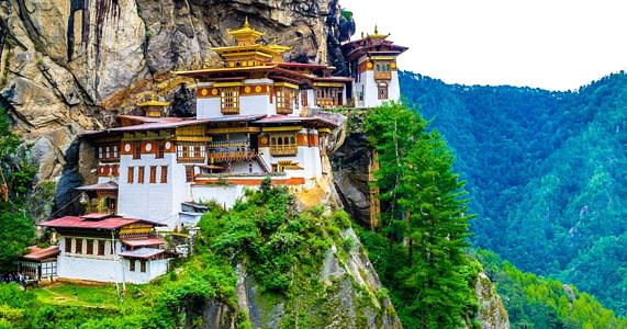 paro-taktsang-tigers-nest-in-bhutan