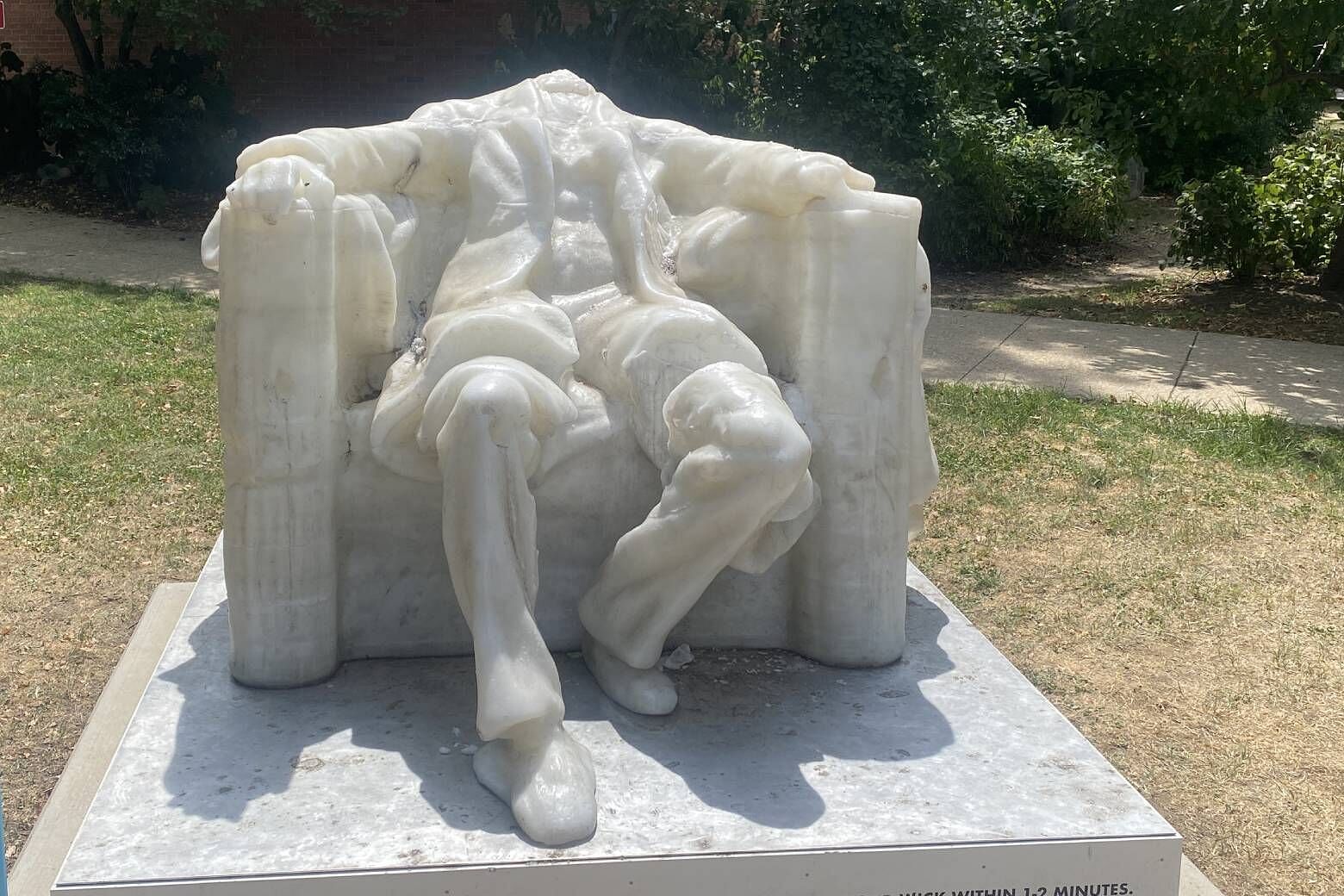 abraham-lincoln-statue-melts