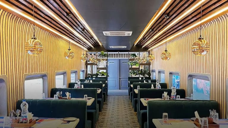 delhis-railway-coach-restaurant