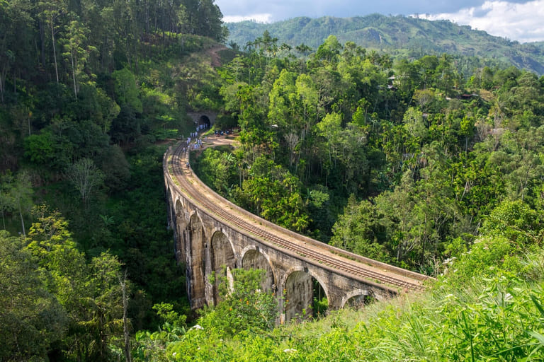 nine-arch-bridge-sri-lanka