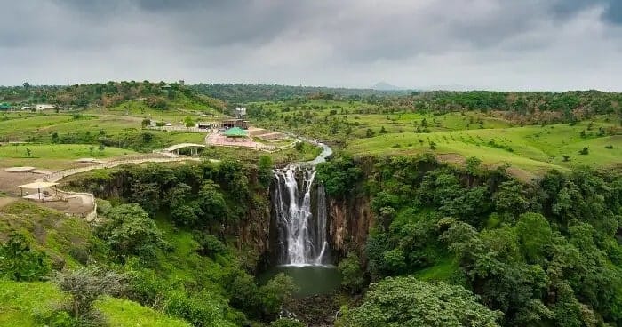 places-to-visit-near-indore-in-monsoon