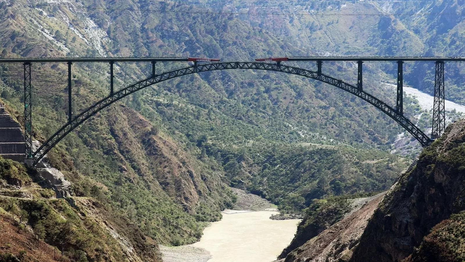 rail-service-at-the-worlds-highest-bridge