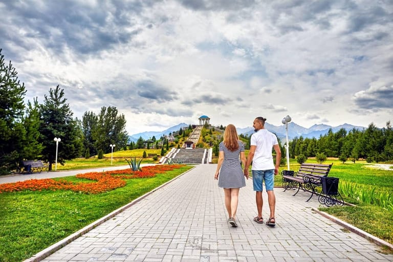 romantic-monsoon-destinations-for-couples-in-india