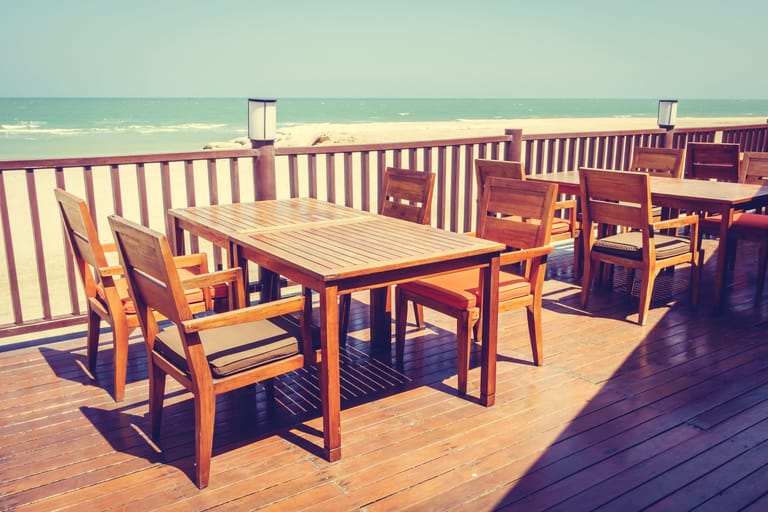 beachfront-cafes
