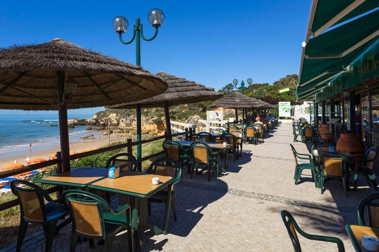 cafe-and-restaurant-in-jolly-buoy-island