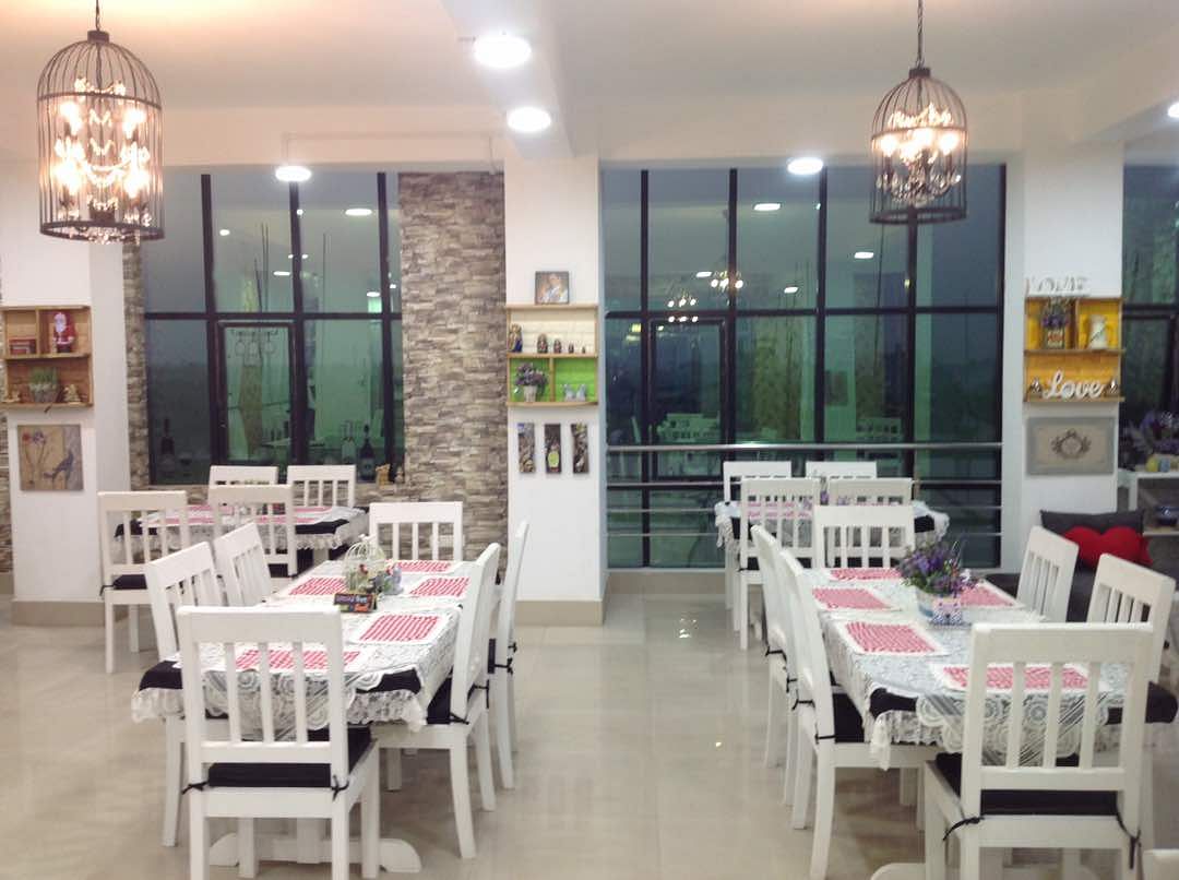 cafe-in-mon