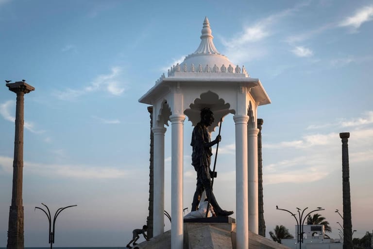 mahatma-gandhi-statue-in-pondicherry