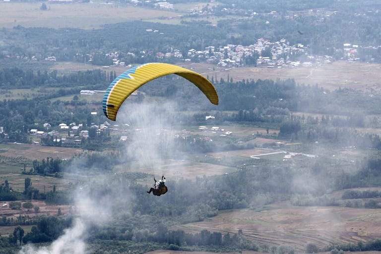 paragliding-srinagar-kashmir