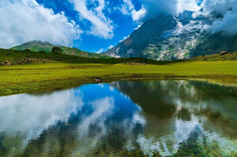 alpine-lake-kashmir