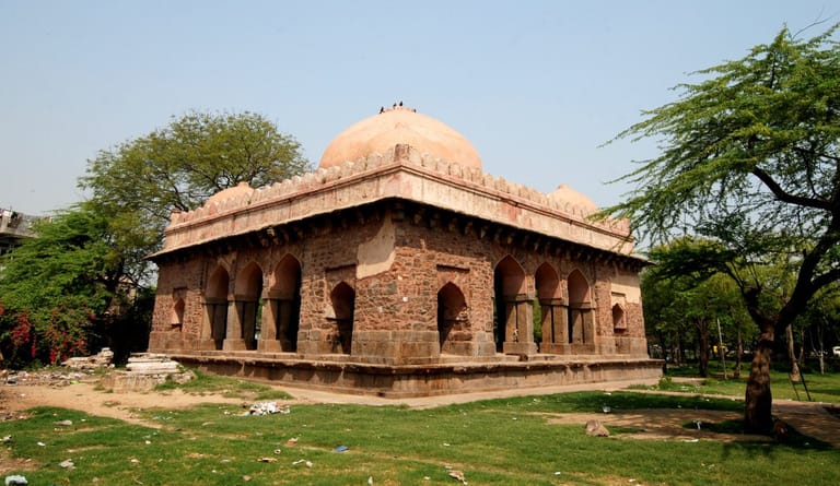 barakhamba-tomb