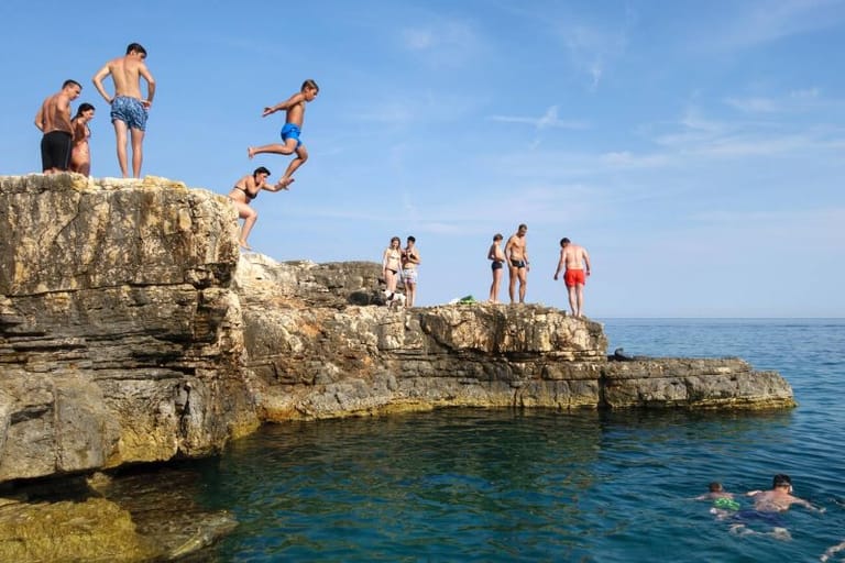 cliff-jumps-in-bali