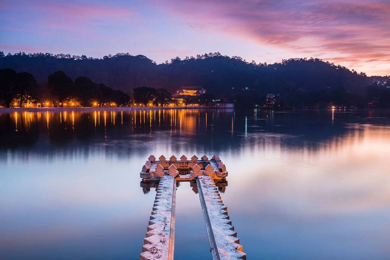 kandy-lake