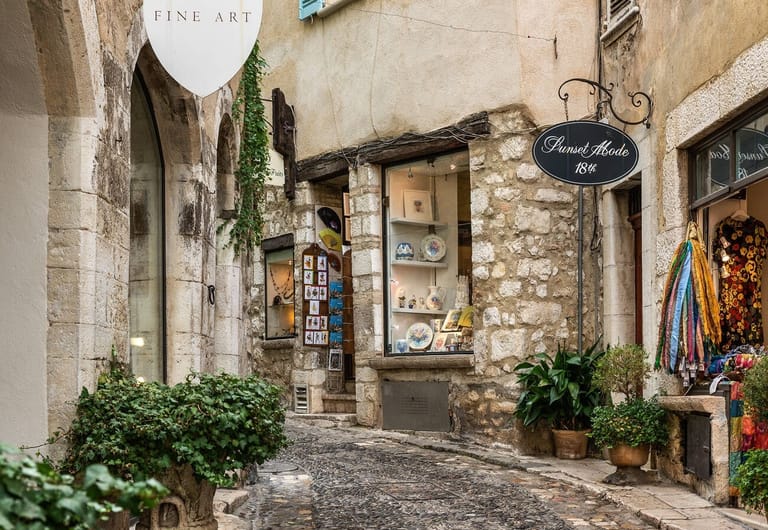 places-to-visit-in-saint-paul-de-vence-on-honeymoon