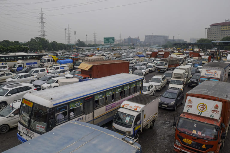 traffic-disruptions-in-delhi-ncr
