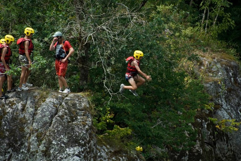 cliff-jumping-meghalaya