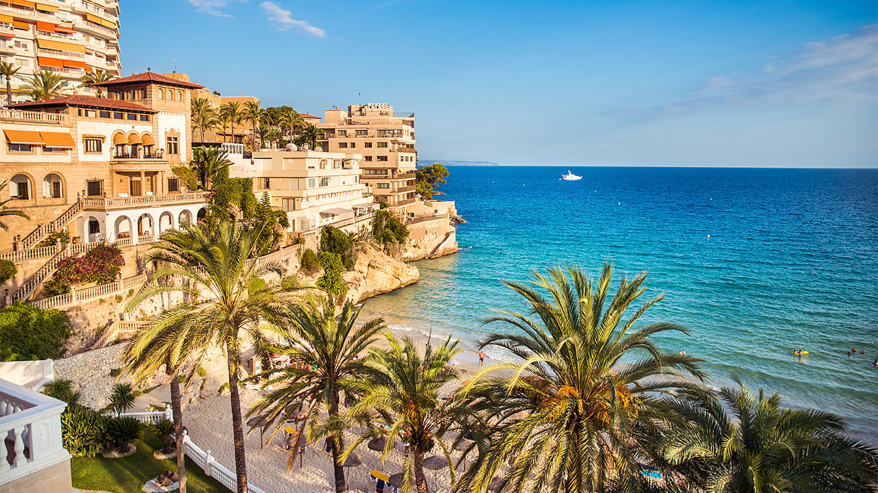 tourists-arrested-for-defecating-in-a-hotel