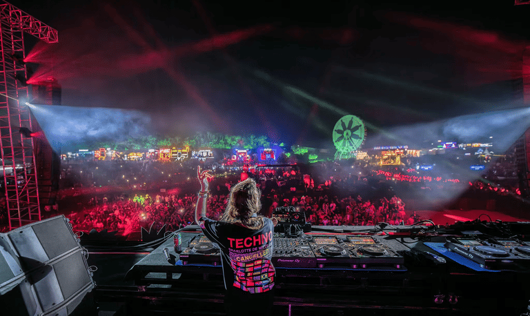 sunburn-arena-ft.-charlotte-de-witte