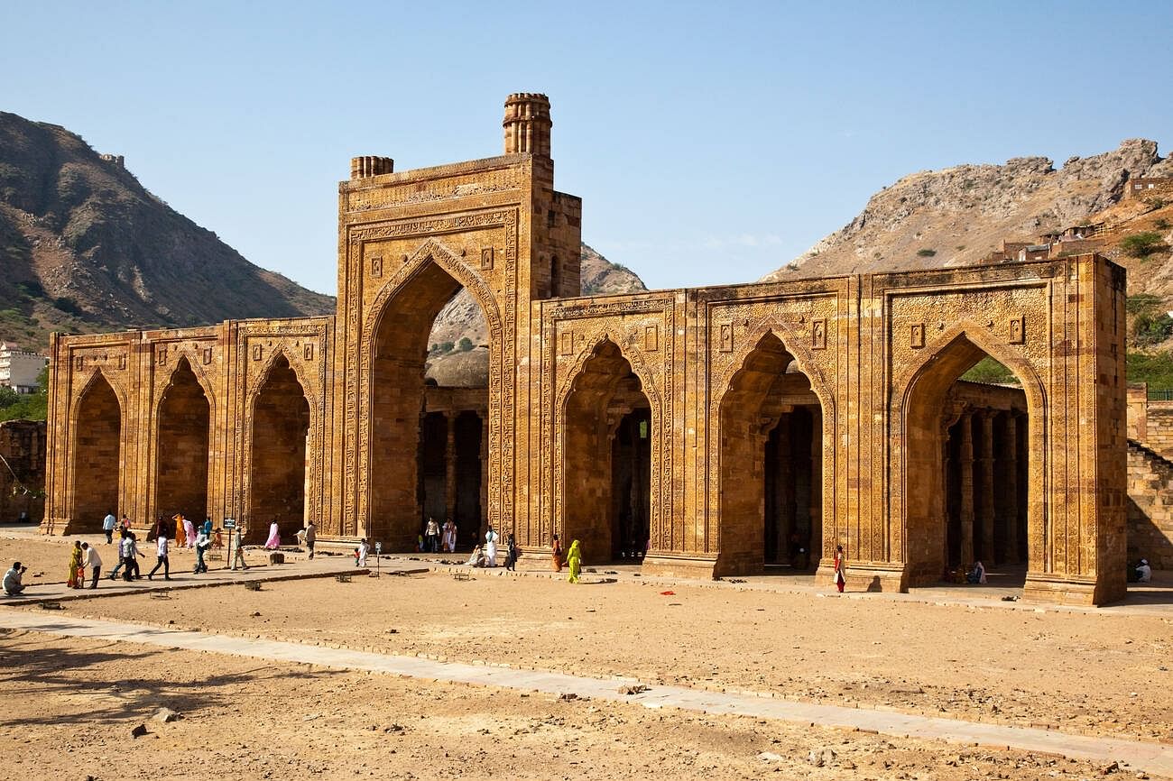 adhai-din-ka-jhonpra-mosque-in-ajmer-in-rajasthan