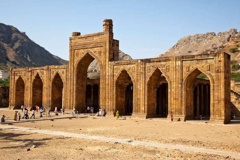 adhai-din-ka-jhonpra-mosque-in-ajmer-in-rajasthan